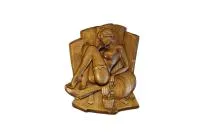 Картина резная "Девушка с бочонком " натуральное дерево 295*230 см, Банный Эксперт картина резная "девушка с бочонком " натуральное дерево 295*230 см, банный эксперт